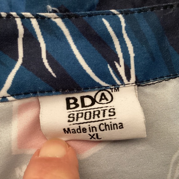 Cleveland Guardians Men's Button-Up Hawaiian Shirt Size XL - Picture 7 of 11